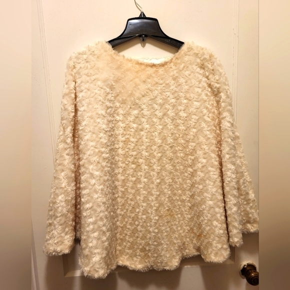 Poncho, Cape Women's Faux Fur Cream rosettes design one size - Picture 1 of 10